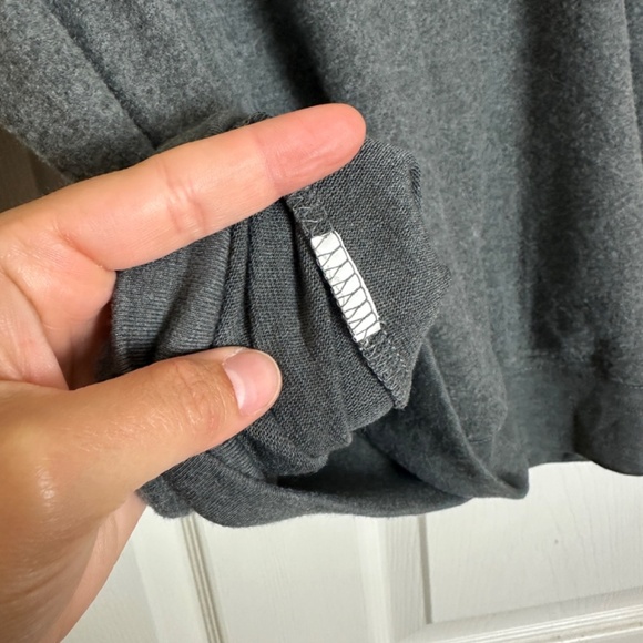 Wildfox Gray Easy Tiger Long Sleeve Graphic Sweatshirt Women Size XS - Picture 5 of 5